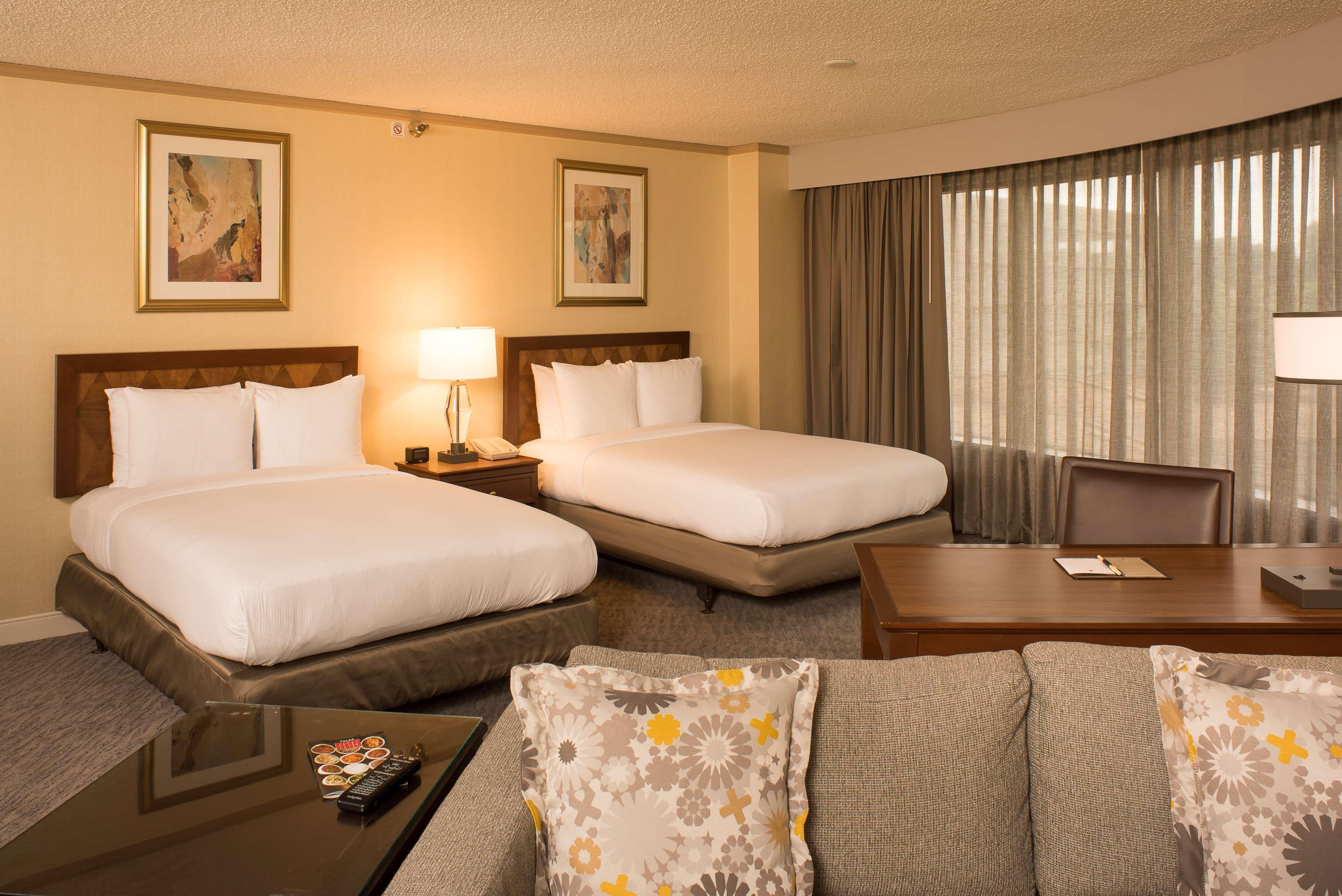 Doubletree By Hilton Tulsa At Warren Place Exteriör bild