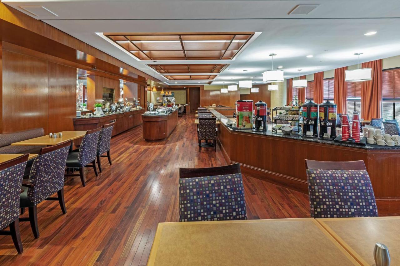 Doubletree By Hilton Tulsa At Warren Place Exteriör bild