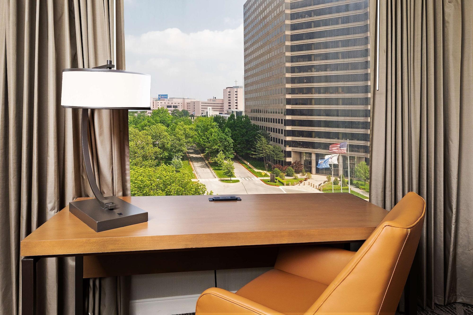 Doubletree By Hilton Tulsa At Warren Place Exteriör bild