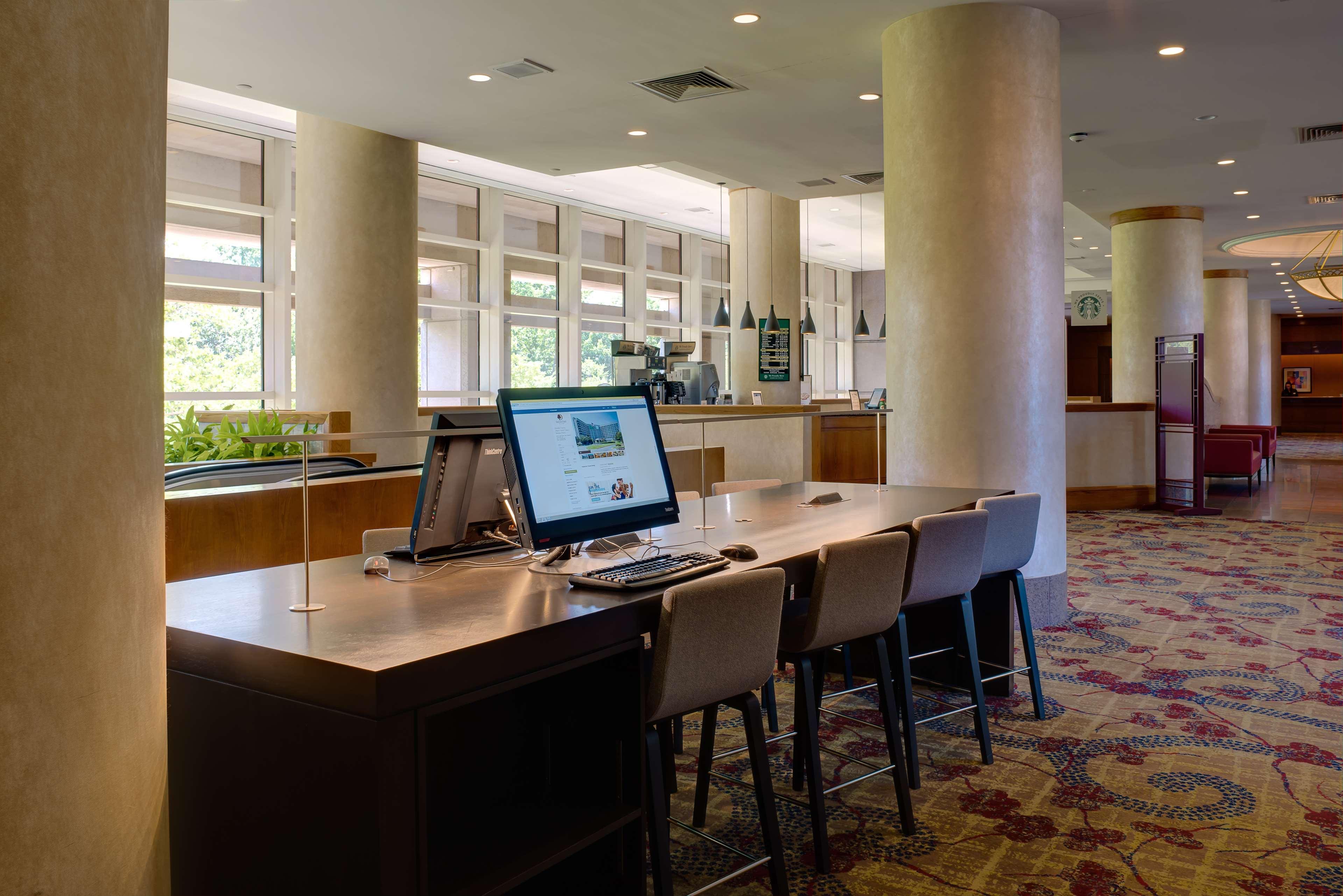 Doubletree By Hilton Tulsa At Warren Place Exteriör bild