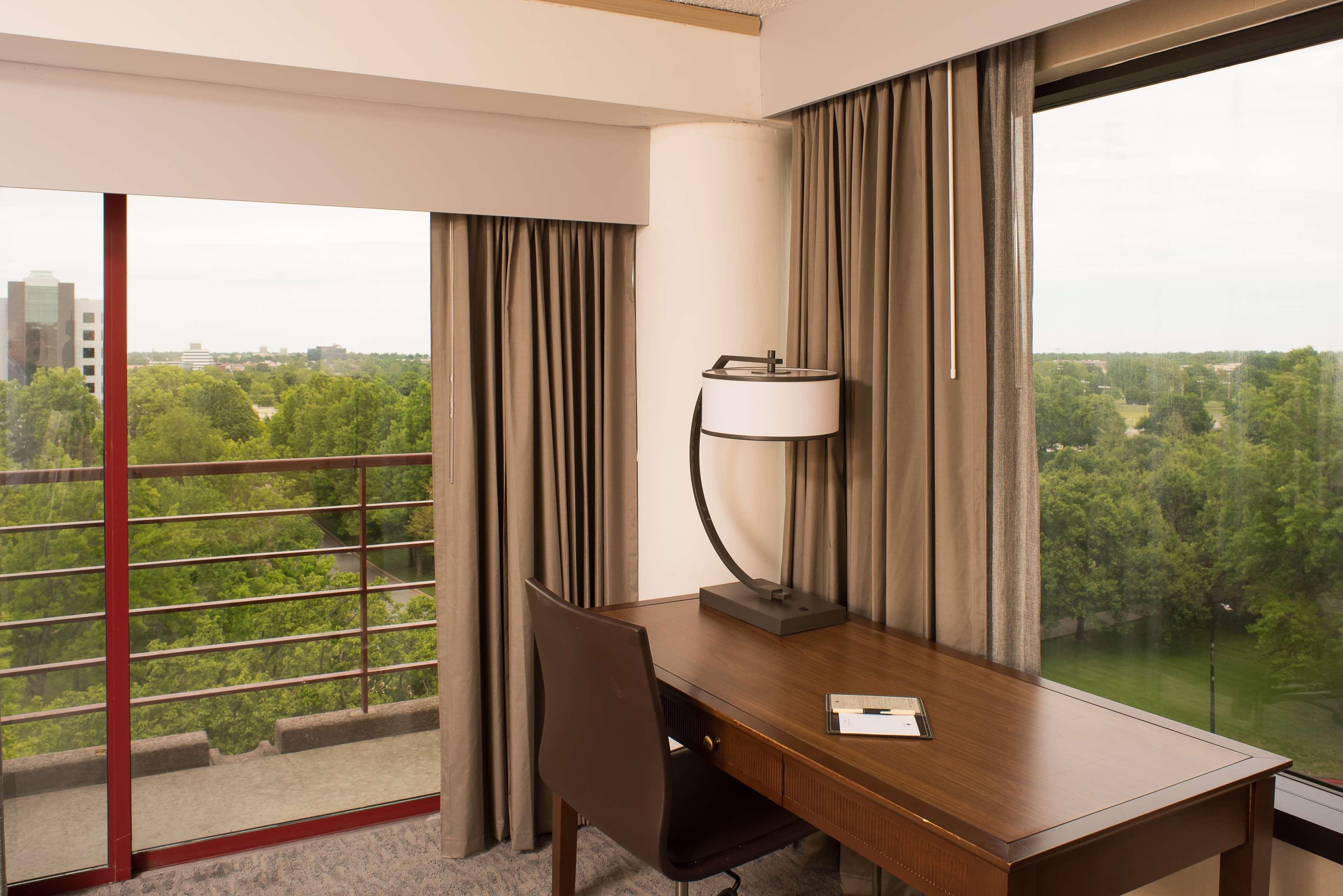 Doubletree By Hilton Tulsa At Warren Place Exteriör bild