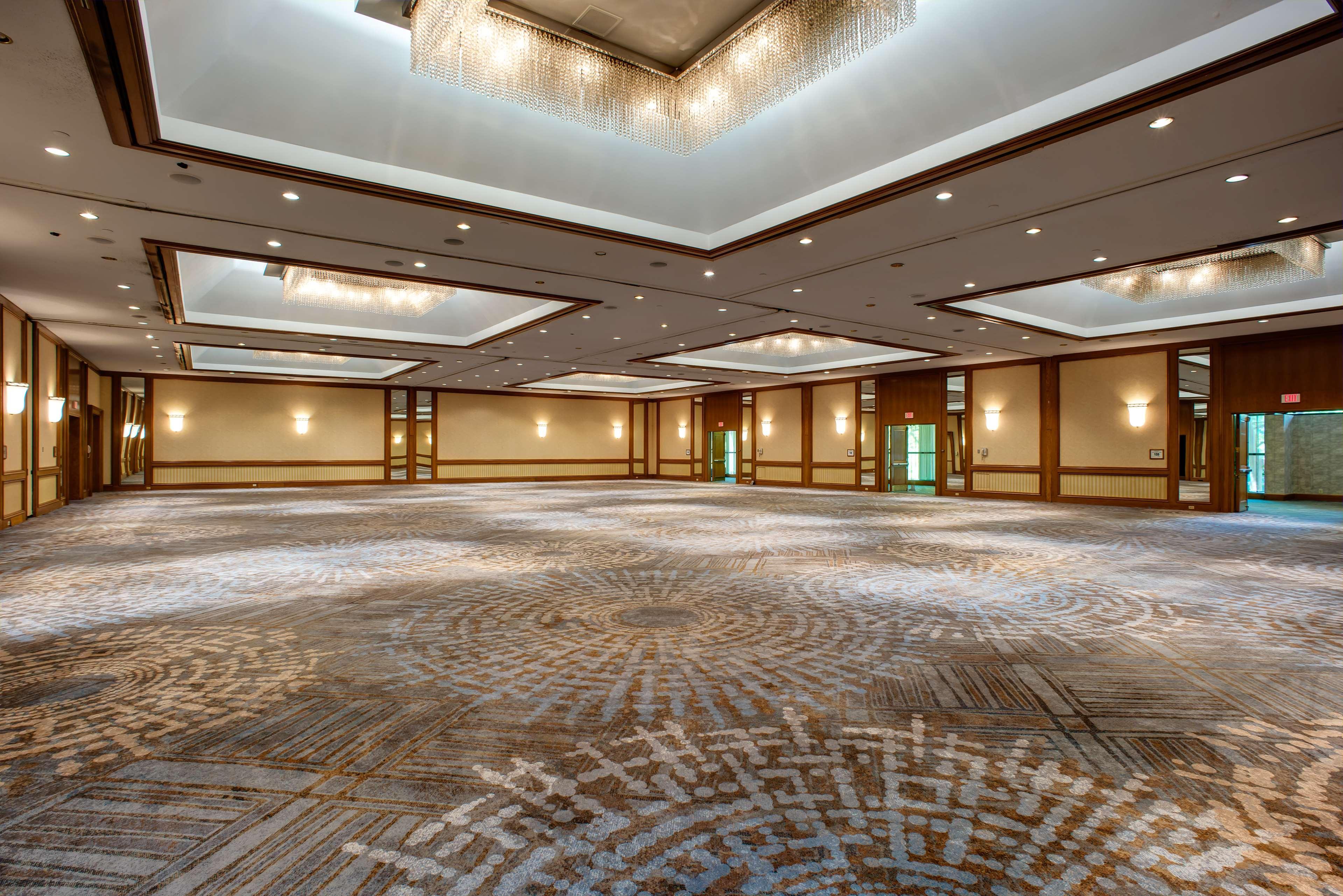 Doubletree By Hilton Tulsa At Warren Place Exteriör bild