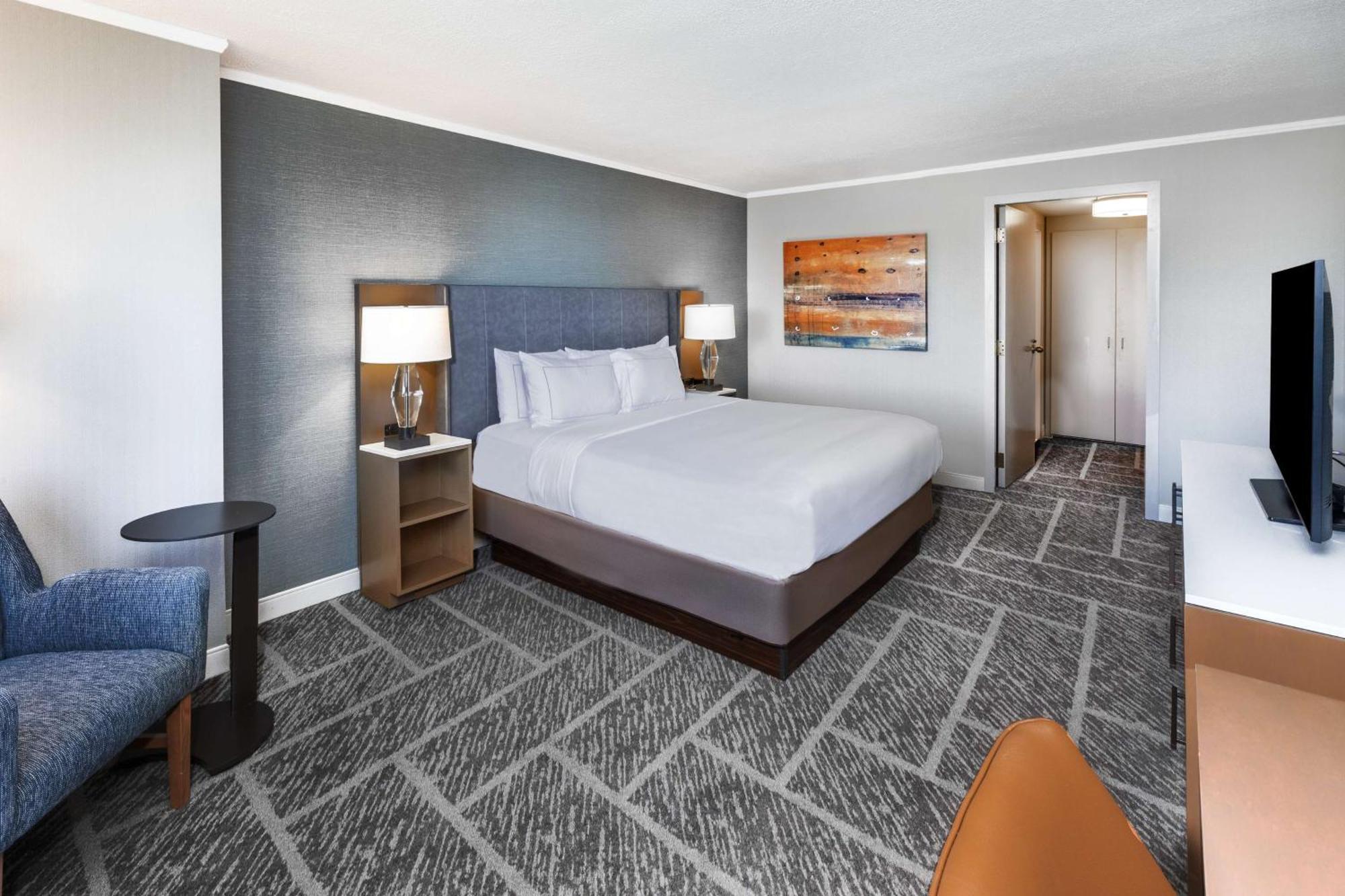Doubletree By Hilton Tulsa At Warren Place Exteriör bild