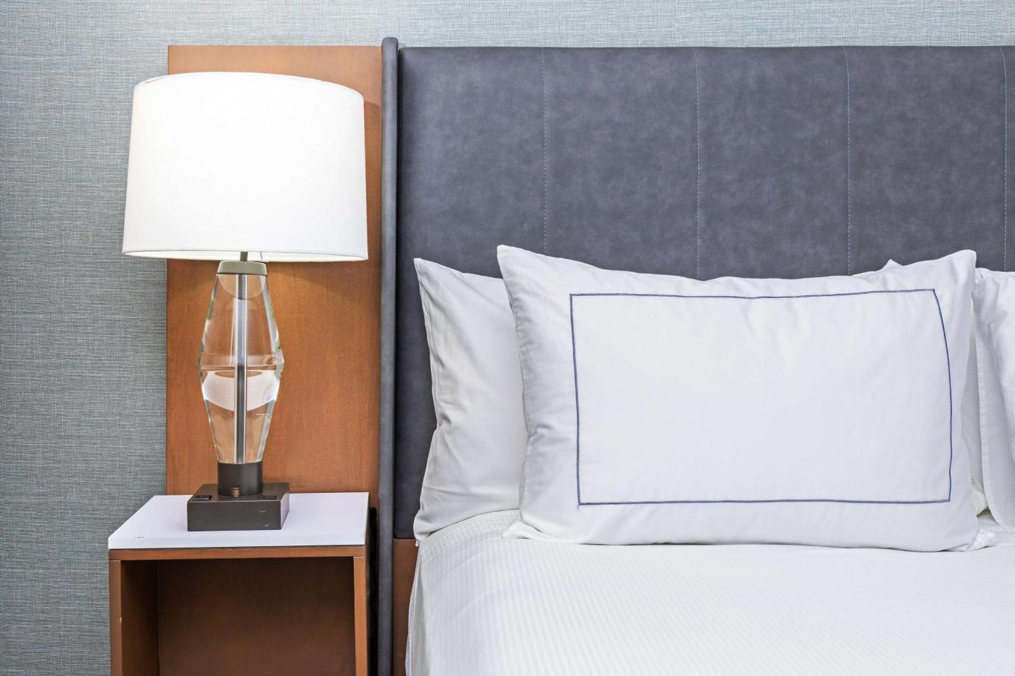 Doubletree By Hilton Tulsa At Warren Place Exteriör bild