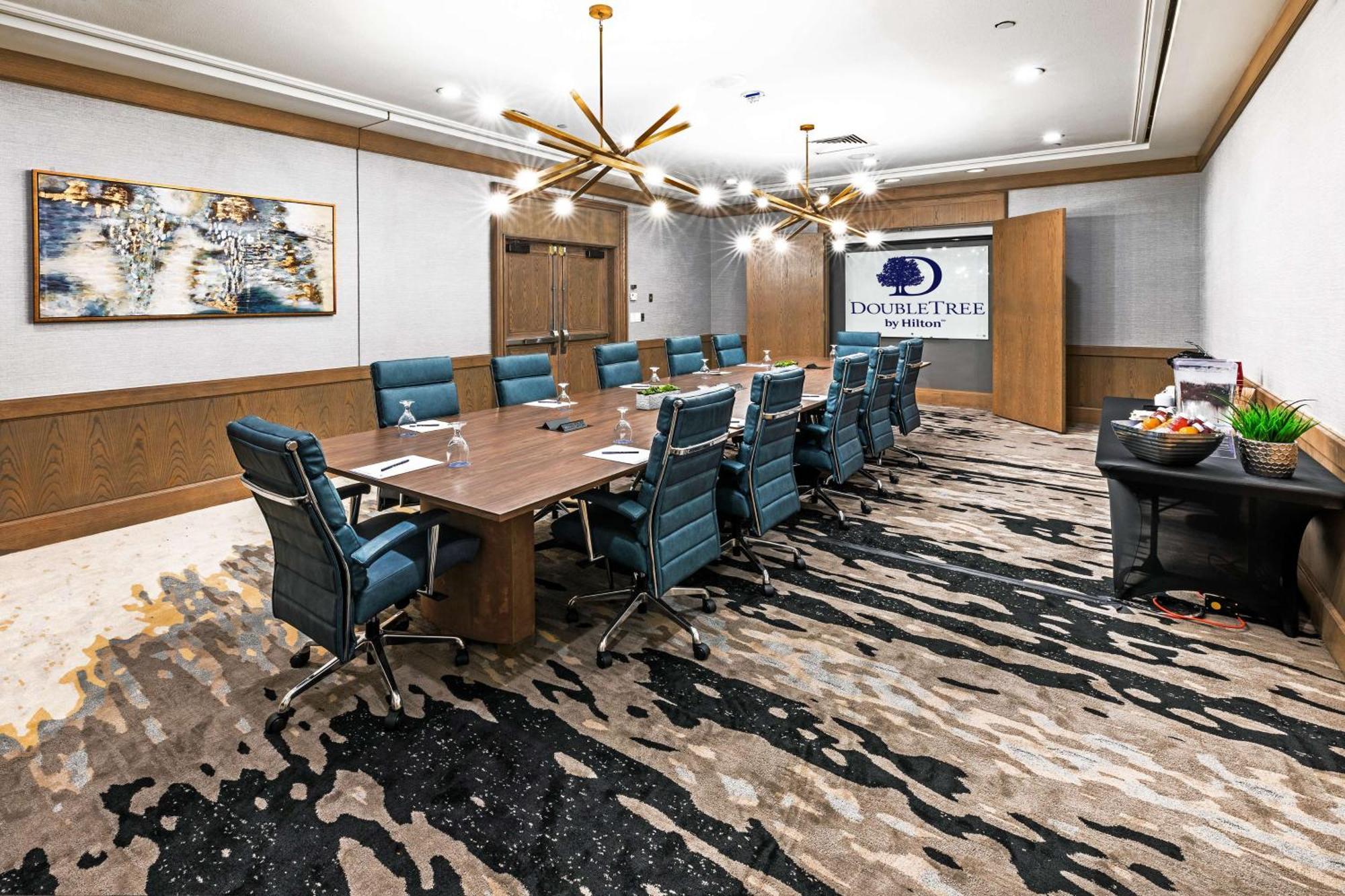 Doubletree By Hilton Tulsa At Warren Place Exteriör bild