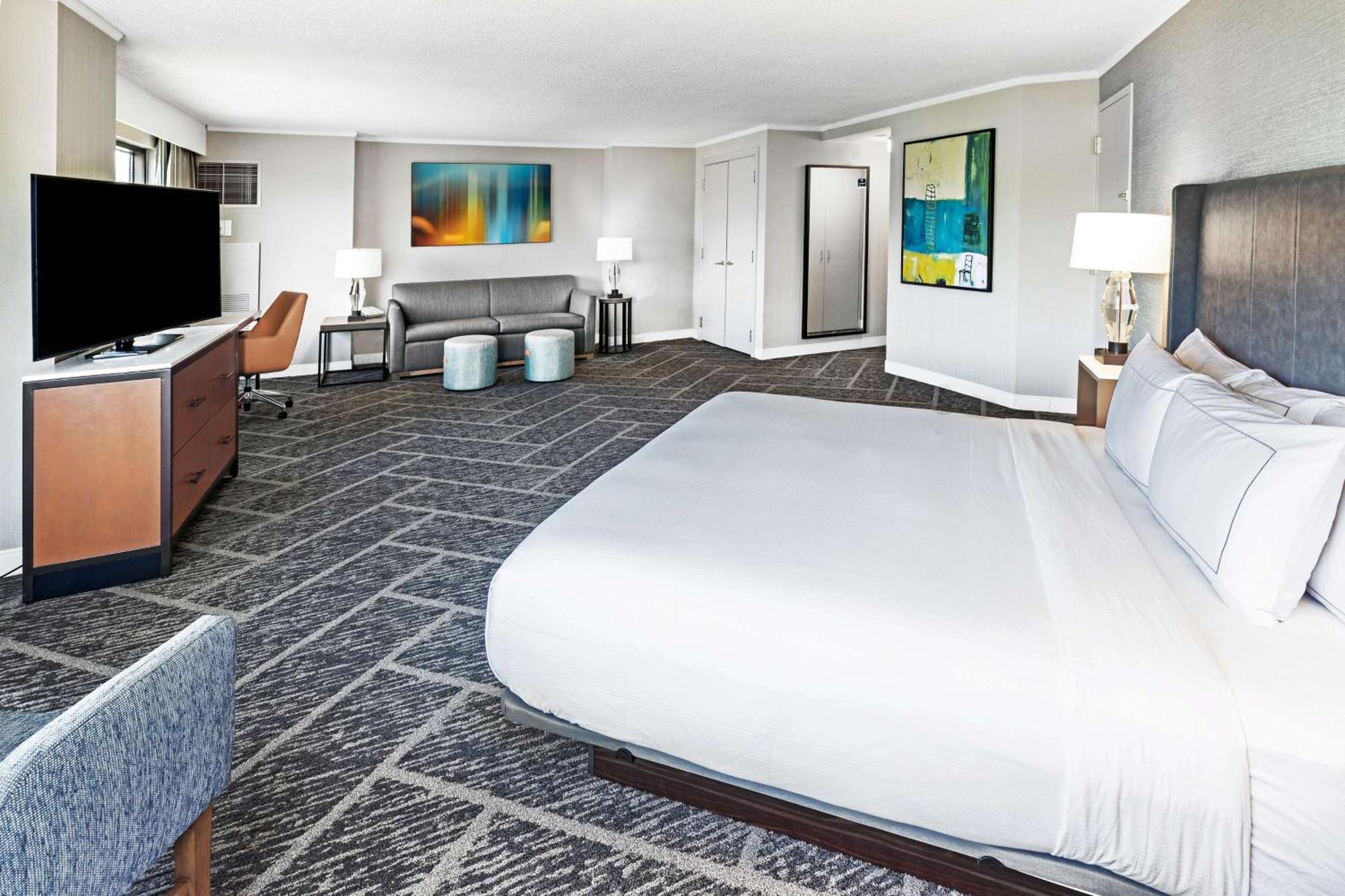 Doubletree By Hilton Tulsa At Warren Place Exteriör bild