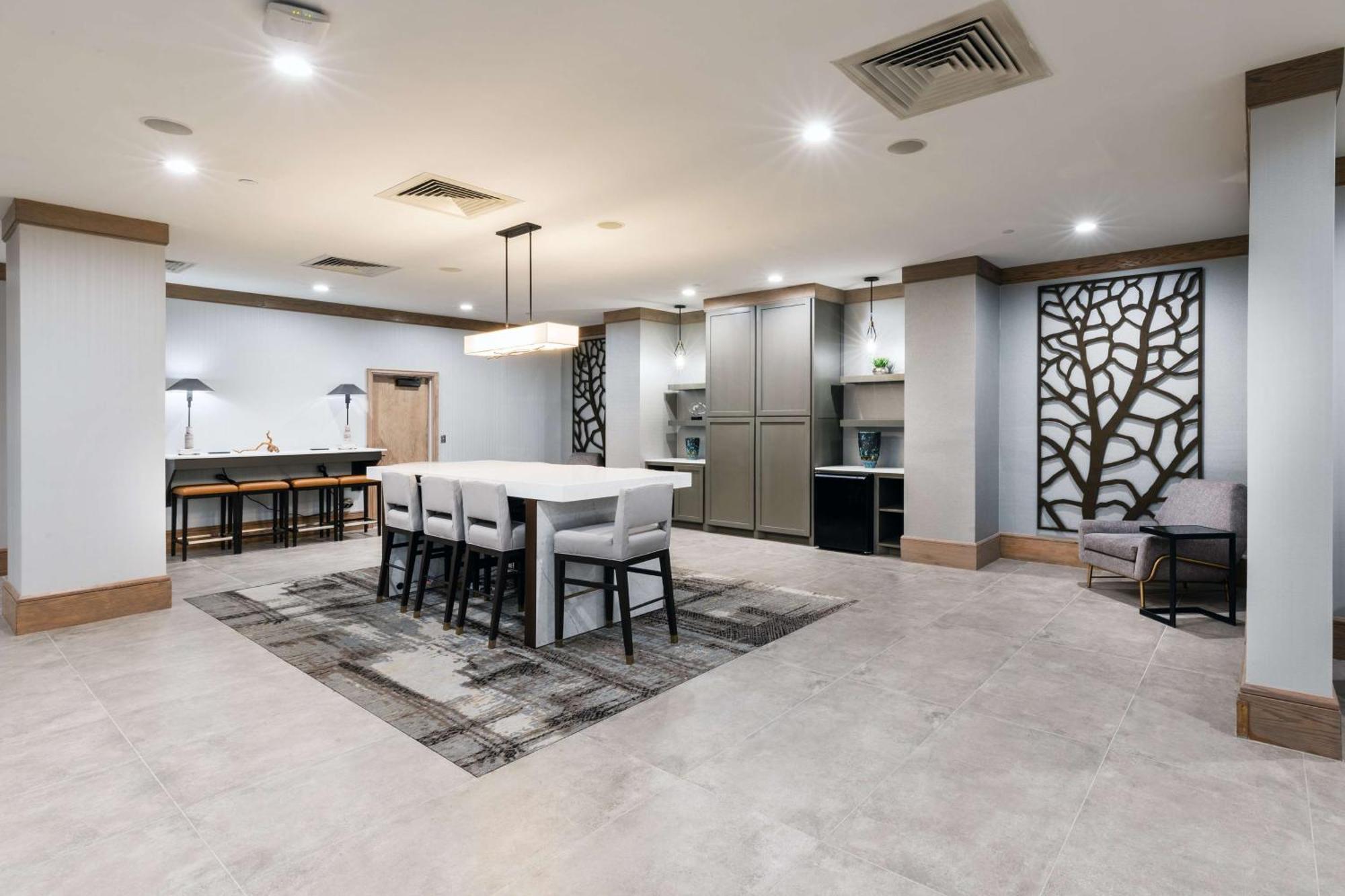 Doubletree By Hilton Tulsa At Warren Place Exteriör bild