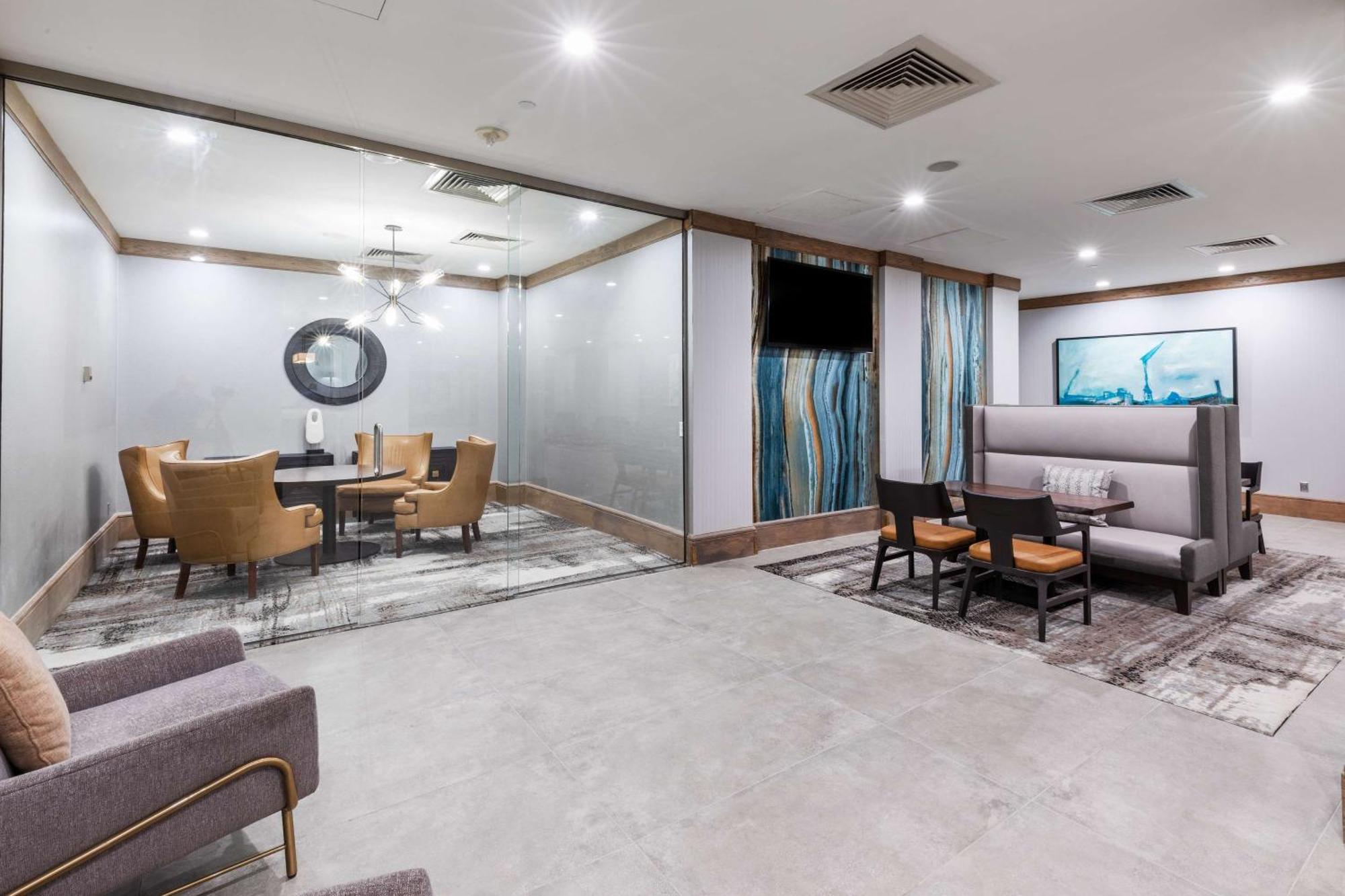 Doubletree By Hilton Tulsa At Warren Place Exteriör bild