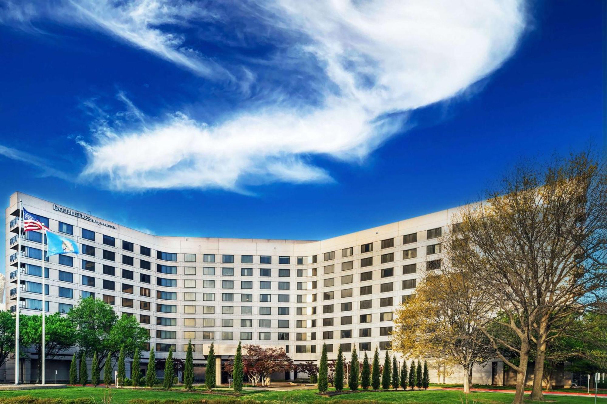 Doubletree By Hilton Tulsa At Warren Place Exteriör bild