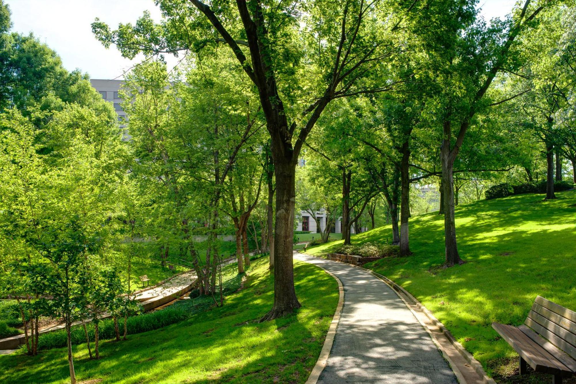 Doubletree By Hilton Tulsa At Warren Place Exteriör bild